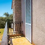 בית נופש Seaside House Barbat, Rab - 25029