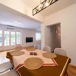 Seaside House Barbat, Rab - 25029 * ראב