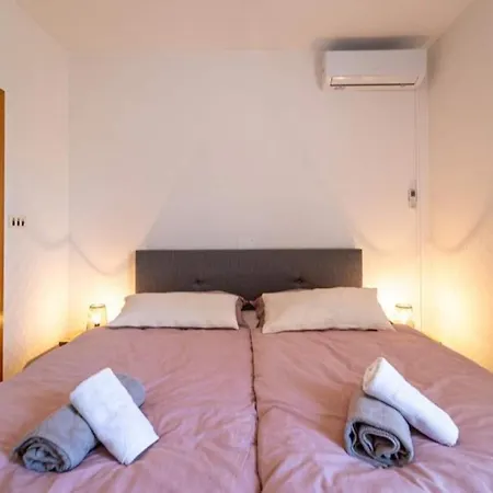 Seaside House Barbat, Rab - 25029 Feriehus *